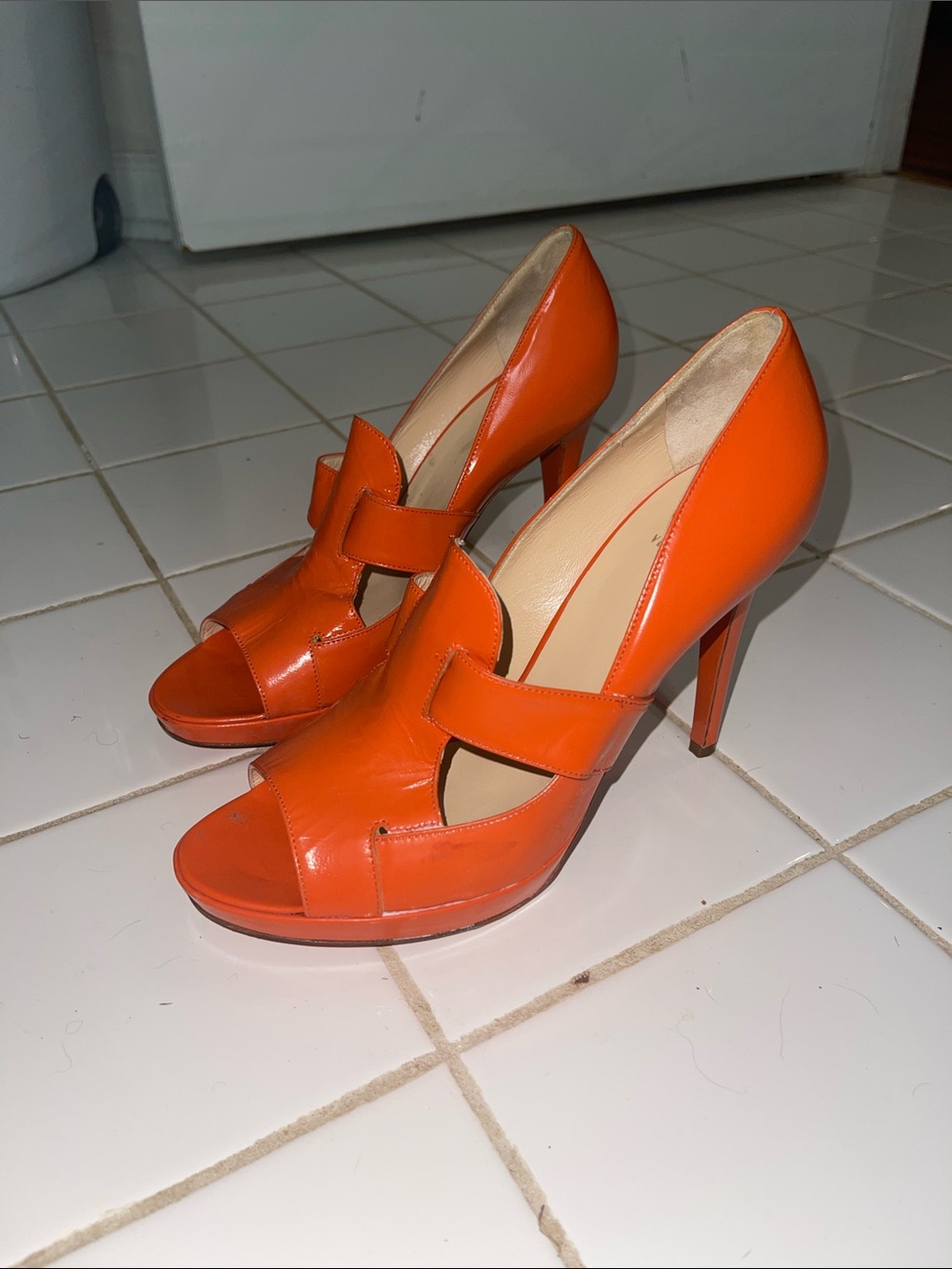 Versace peep toe orange pump